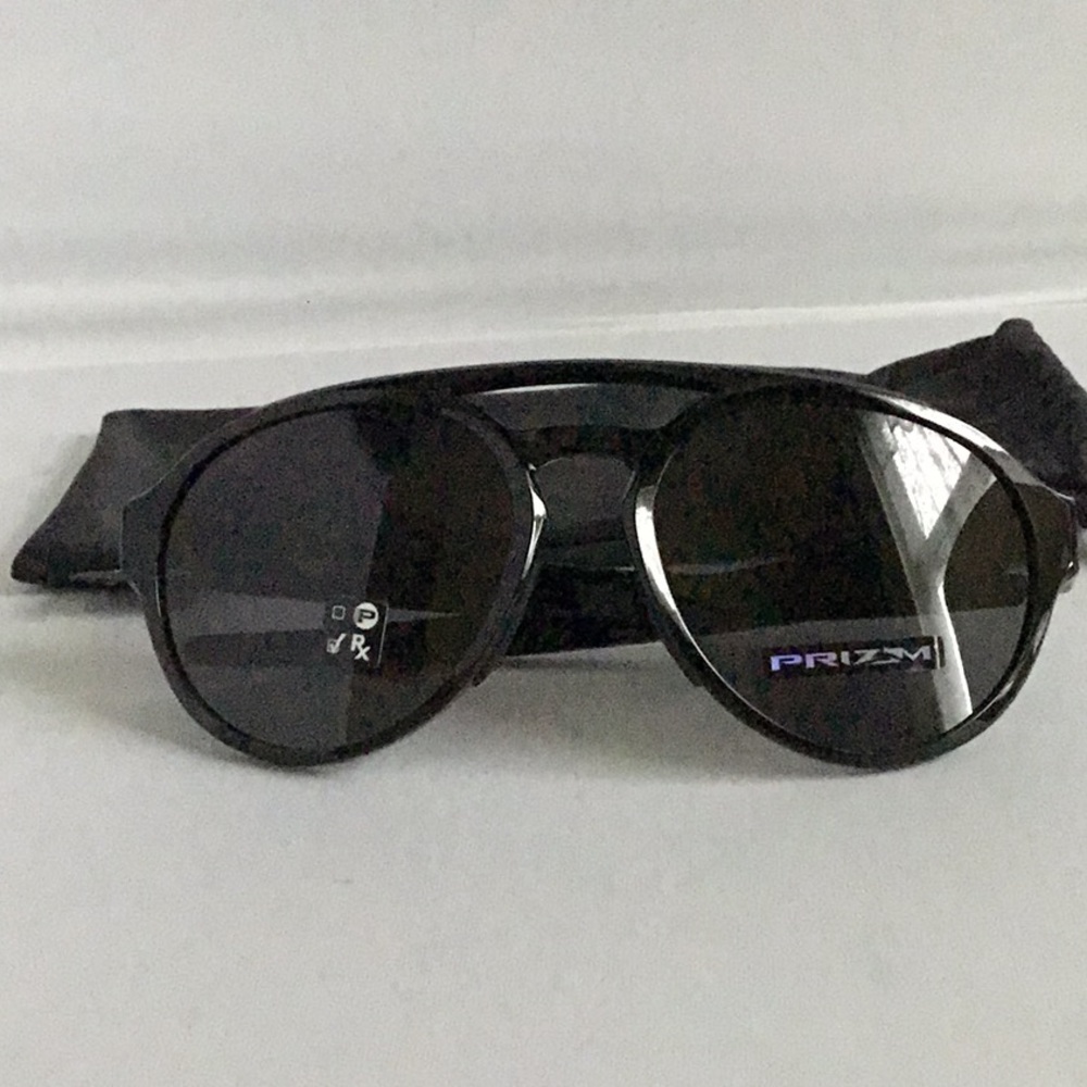 OAKLEY FORAGER.